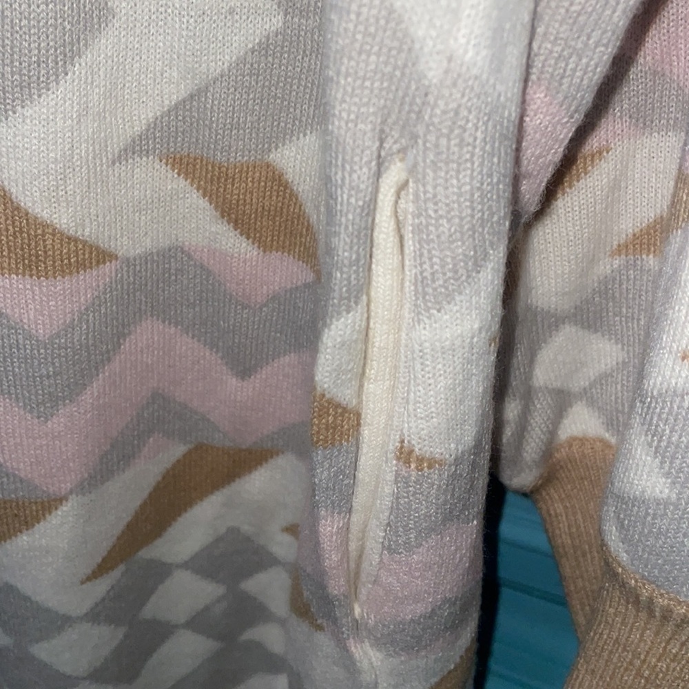 BOGO 🌸🌼 HOST PiCK Calligraphie cardigan pink, gray, caramel & cream geometric - Picture 7 of 10